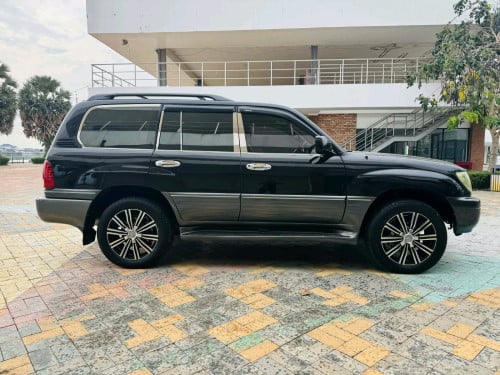 លក់ Lexus LX470 ឆ្នាំ03 ធានាឡានស្អាតអត់បុកអត់ប៉ះម៉ាស៊ីនប្រអប់លេខបូមឡើងចុះដំណើរការល្អ