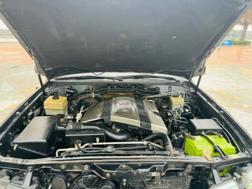 លក់ Lexus LX470 ឆ្នាំ03 ធានាឡានស្អាតអត់បុកអត់ប៉ះម៉ាស៊ីនប្រអប់លេខបូមឡើងចុះដំណើរការល្អ