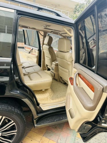 លក់ Lexus LX470 ឆ្នាំ03 ធានាឡានស្អាតអត់បុកអត់ប៉ះម៉ាស៊ីនប្រអប់លេខបូមឡើងចុះដំណើរការល្អ
