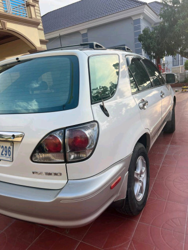 ឡានលក់ចង់ដូរសេរីLexus RX 300 02 pong1