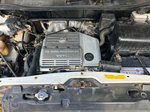 ឡានលក់ចង់ដូរសេរីLexus RX 300 02 pong1