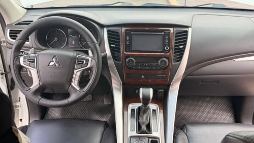 មហាសែននៅថ្មី Mitsubishi Pajero Sport Full ហ្សុីន១ជុំ