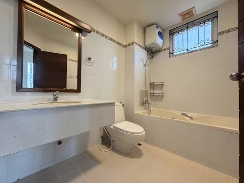 𝐅𝐨𝐫 𝐑𝐞𝐧𝐭: Newly Renovated 3-Bedroom Apartment – BKK1