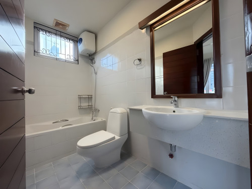𝐅𝐨𝐫 𝐑𝐞𝐧𝐭: Newly Renovated 3-Bedroom Apartment – BKK1