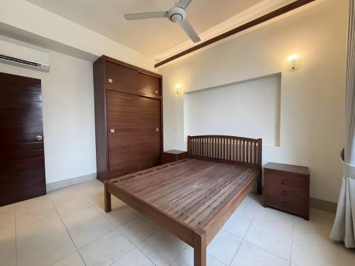 𝐅𝐨𝐫 𝐑𝐞𝐧𝐭: Newly Renovated 3-Bedroom Apartment – BKK1