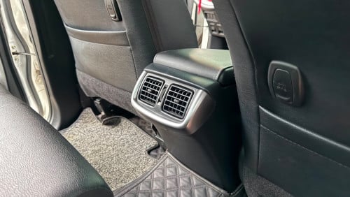មហាថ្មី Toyota Hilux Revo V-edition 024 ហ្សុីន១ជុំ