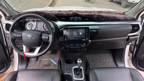 មហាថ្មី Toyota Hilux Revo V-edition 024 ហ្សុីន១ជុំ