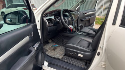 មហាថ្មី Toyota Hilux Revo V-edition 024 ហ្សុីន១ជុំ