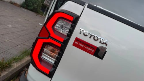 មហាថ្មី Toyota Hilux Revo V-edition 024 ហ្សុីន១ជុំ