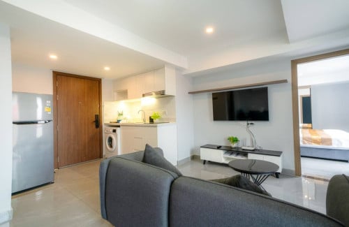 🏡 2 Bedroom Serviced Apartment for Rent | Pool & Gym Included | $1,300/Month