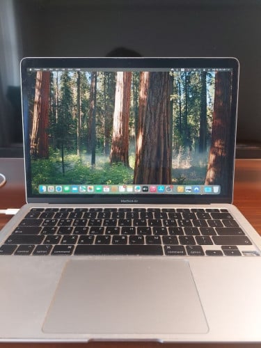 2020 MacBook Air 13-inch (Intel Core i3, 8GB RAM, 256GB SDD)