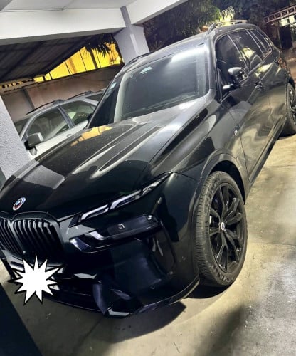 2023 l BMW X7 M-Sport Black Package