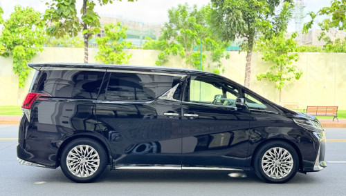 Alphard 016 ឡើង LM V4 full option បង់រំលស់បាន