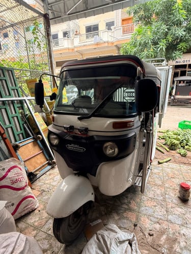 BAJAJ RE MAXIMA Z