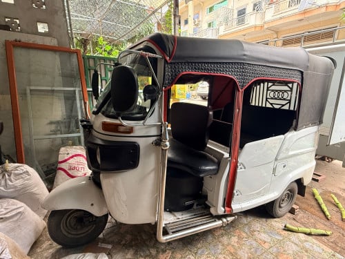 BAJAJ RE MAXIMA Z