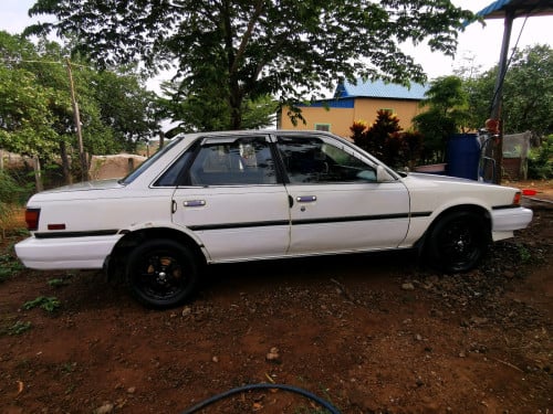 Camry 89 លក់ធូរៗ 1,700$ ឬ វ៉ៃដូរជាមួយឡានផ្សេង