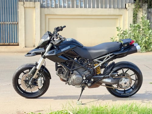 Ducati Hypermotard 796 2009ពន្ធពេញ 2550$ដាច់ ម៉ាស៊ីនប្រព័ន្ធភ្លើងនៅសំណុំចងវៃដូរក៏បាន ☎️093 943 655