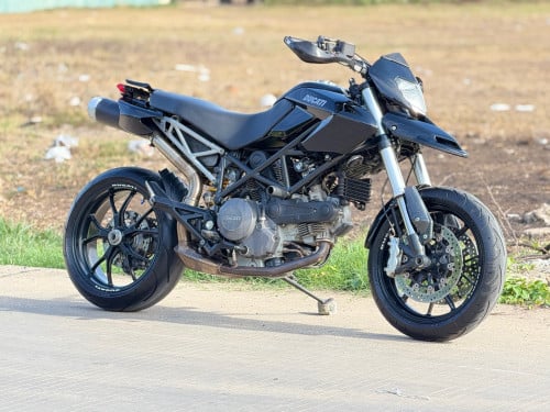Ducati Hypermotard 796 2009ពន្ធពេញ 2550$ដាច់ ម៉ាស៊ីនប្រព័ន្ធភ្លើងនៅសំណុំចងវៃដូរក៏បាន ☎️093 943 655