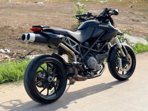 Ducati Hypermotard 796 2009ពន្ធពេញ 2550$ដាច់ ម៉ាស៊ីនប្រព័ន្ធភ្លើងនៅសំណុំចងវៃដូរក៏បាន ☎️093 943 655