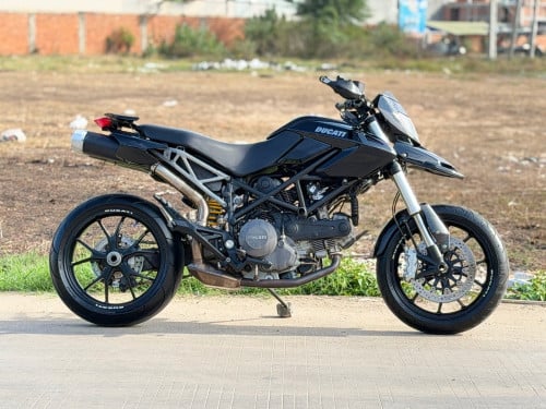 Ducati Hypermotard 796 2009ពន្ធពេញ 2550$ដាច់ ម៉ាស៊ីនប្រព័ន្ធភ្លើងនៅសំណុំចងវៃដូរក៏បាន ☎️093 943 655