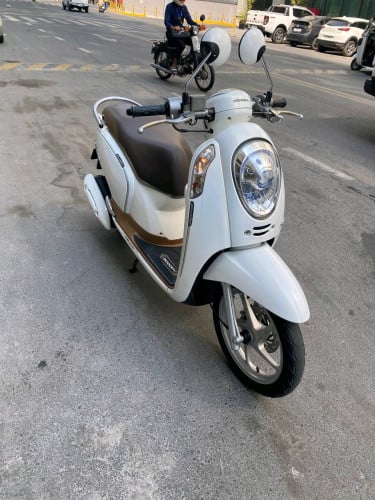 Honda scoopy 2015