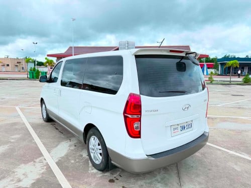 Hyundai H1 2019 half full លក់ ឡានស្អាត ម៉ាសុីនអេម
