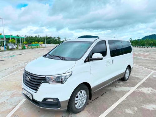 Hyundai H1 2019 half full លក់ ឡានស្អាត ម៉ាសុីនអេម