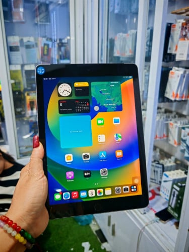 iPad 5th generation/32GB/Sim+wifi