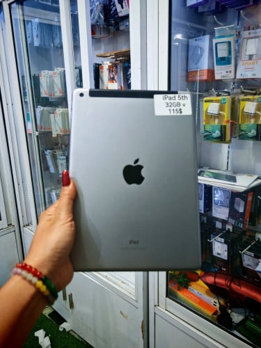 iPad 5th generation/32GB/Sim+wifi