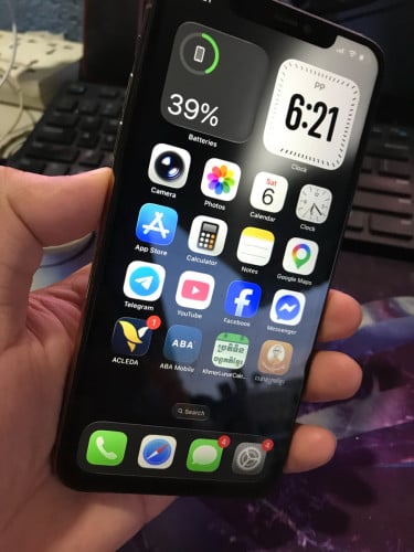 iPhone 11 Pro Max ជាប់ ID ប្រើបាន - លក់ ឬដូរជាមួយ Labtop