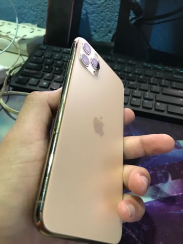 iPhone 11 Pro Max ជាប់ ID ប្រើបាន - លក់ ឬដូរជាមួយ Labtop