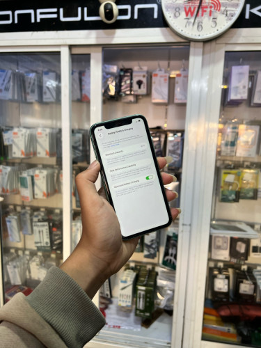 iPhone 11 ពណ៌ទឹកសណ្តែក 🍏 LLA 64GB Battery 87% 🔋 តួស្អាត 99% សំណុំហ្សីន