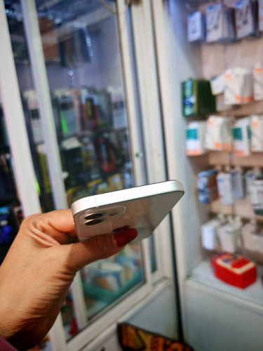 iPhone 12/64GB/LLថ្ម85%តួរស្អាតសុីនសានុំ