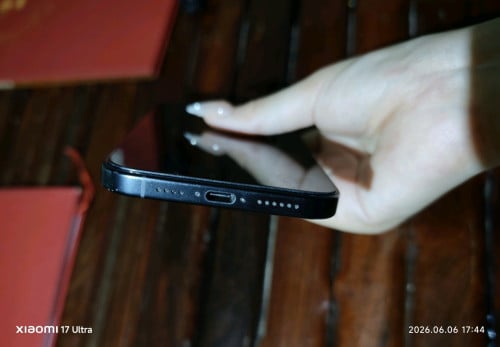 Iphone 16 plus ថ្ម100% ប្រើបានតិច