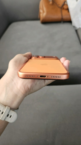 Iphone 17 pro Max Orange