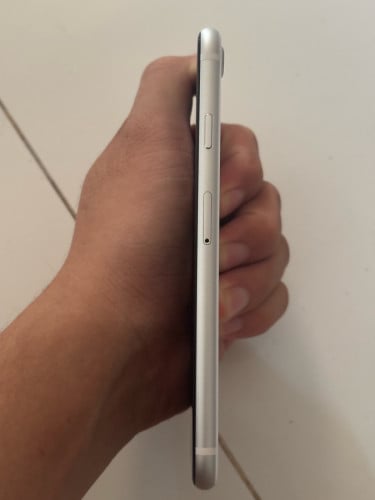 iPhone SE Gen 2 128GB