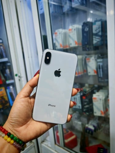 iPhone X/64GB តួរស្អាតមានស្គែន