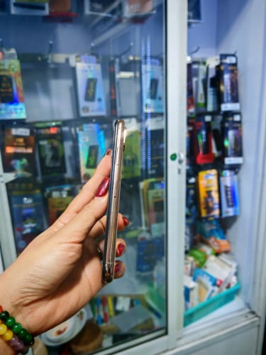 iPhone XS/64GB អត់ស្អែនតួរស្អាត