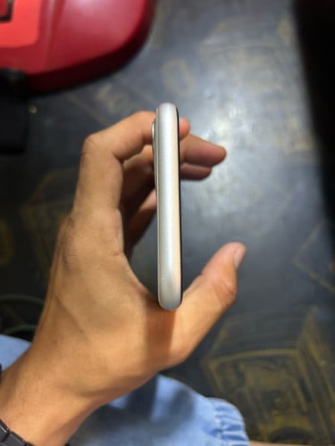 Iphone11 lla សាណុំសុីនស្អាត99%