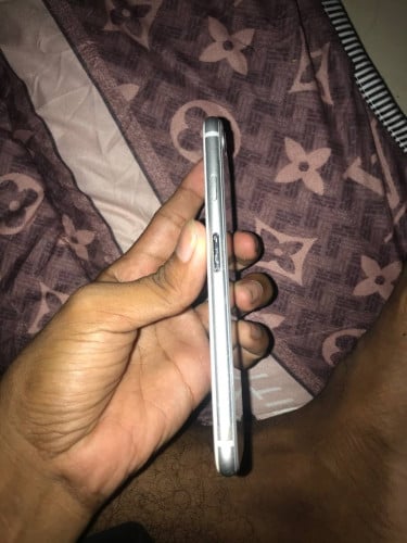 IPhone8 20$ 64G