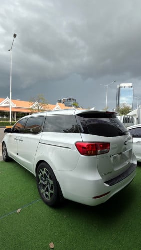 Kia Carnival 015 Full-Option តម្លៃចរចារ