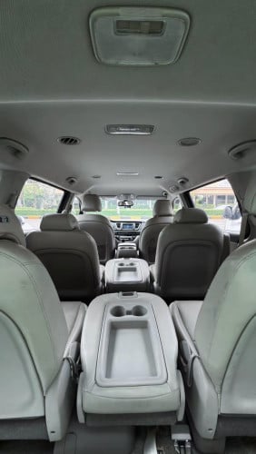 Kia Carnival 016 Premium Option តម្លៃចរចារ