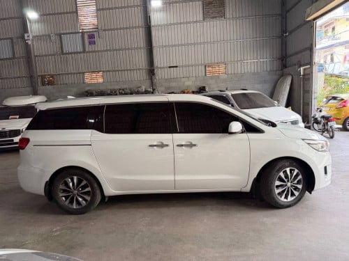 Kia Carnival 2017full option ទ្វាអូតូបី