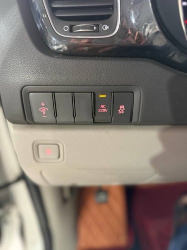 Kia Carnival 2017full option ទ្វាអូតូបី