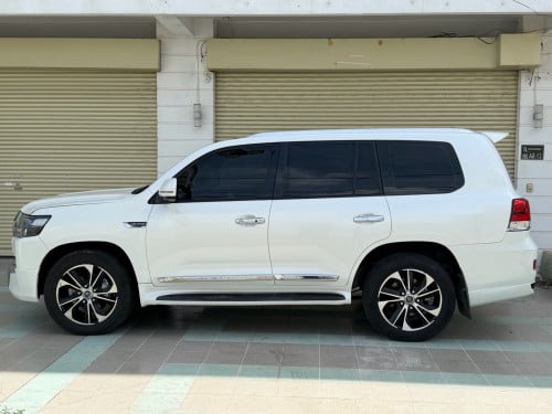 Land Cruiser 2009 Upgraded 2021ឡើងគ្រឿងស្អាតក្នុងក្រៅ