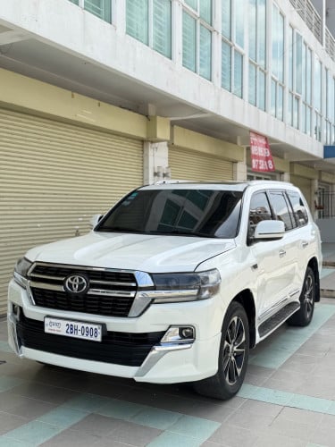 Land Cruiser 2009 Upgraded 2021ឡើងគ្រឿងស្អាតក្នុងក្រៅ