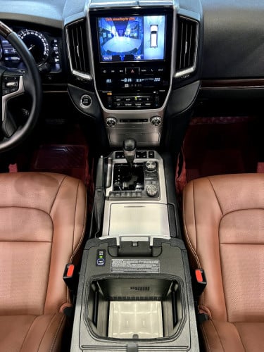 Land Cruiser VIP Excalibur 2019 (ម៉ាស៊ូត)