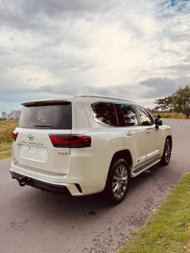 Land Cruiser VXR 2023