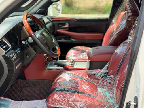 Lexus LX570 ឆ្នាំ2014ឡើងគ្រឿងថ្មី2021 Kuro ធានាឡានស្អាត