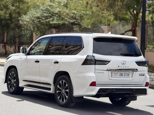 Lexus LX570 ឆ្នាំ2014ឡើងគ្រឿងថ្មី2021 Kuro ធានាឡានស្អាត